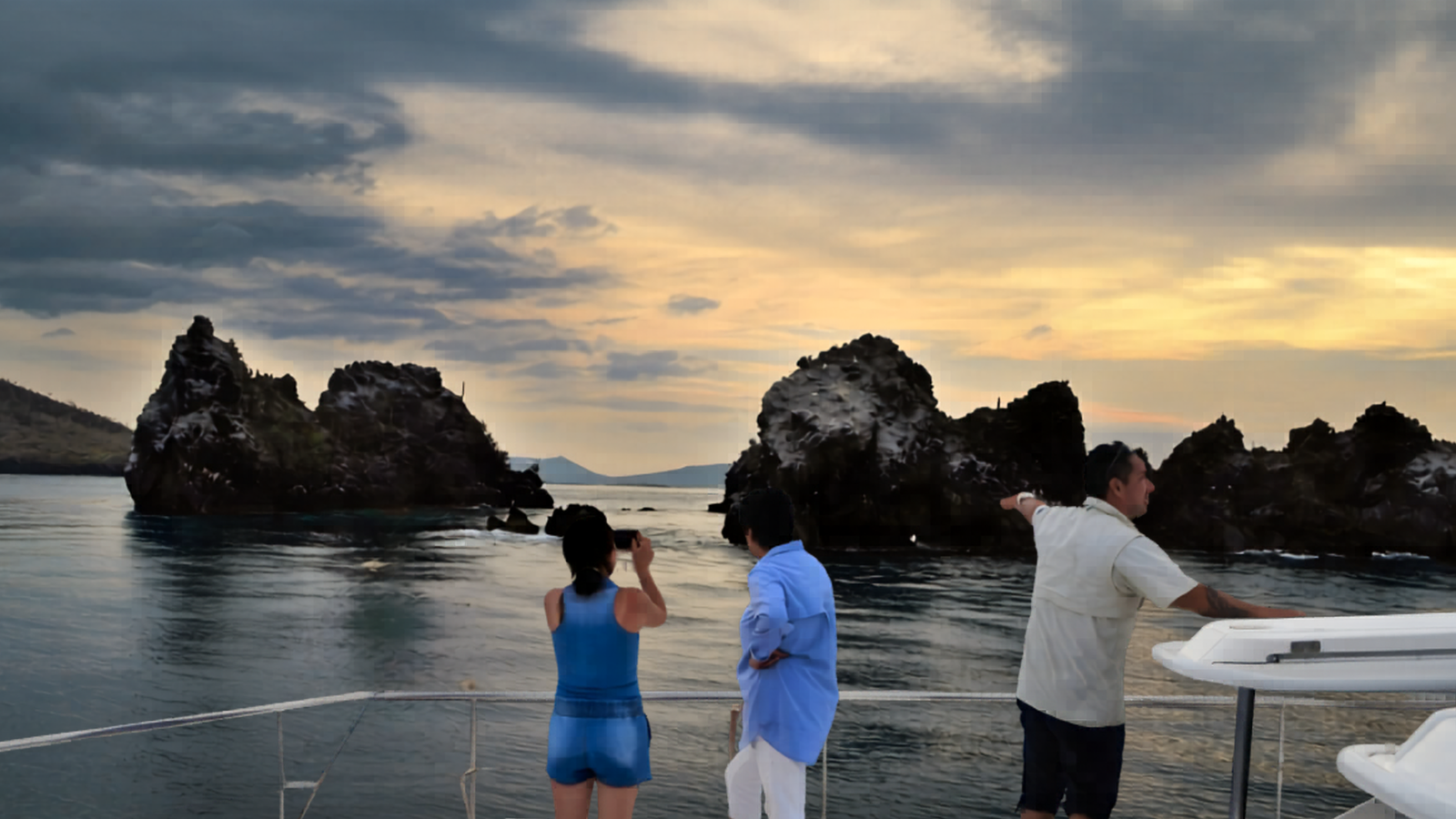 The Living Galápagos , image 7